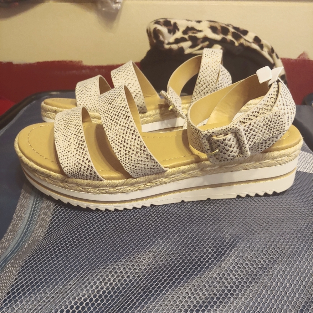 Soda platform sandal